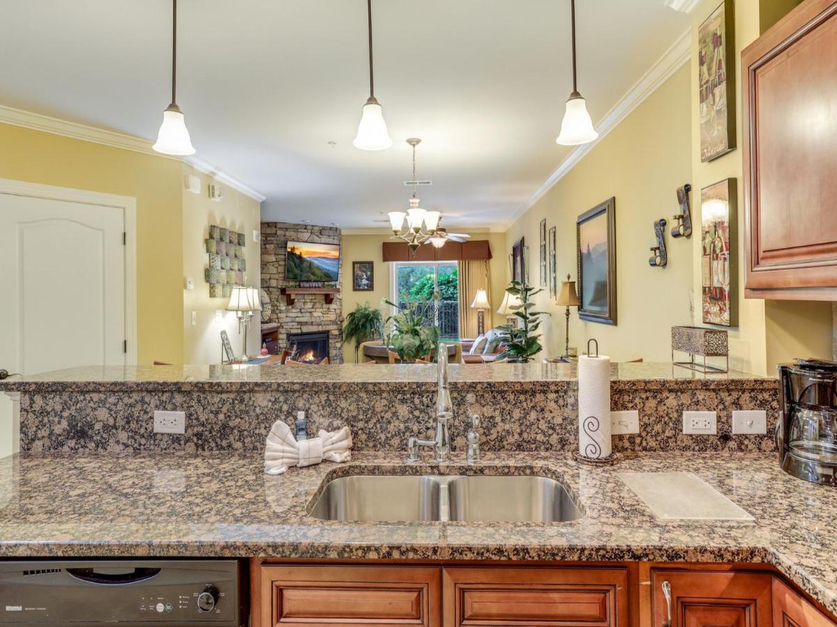 Downtown Delight, 2 Bedrooms, Pool, Hot Tub, Sleeps 6 Gatlinburg Bagian luar foto