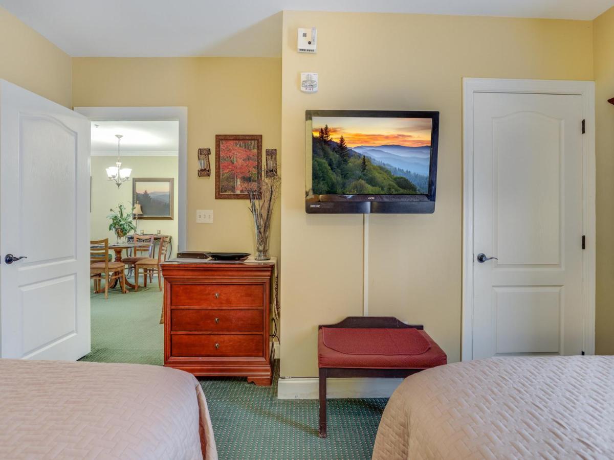 Downtown Delight, 2 Bedrooms, Pool, Hot Tub, Sleeps 6 Gatlinburg Bagian luar foto
