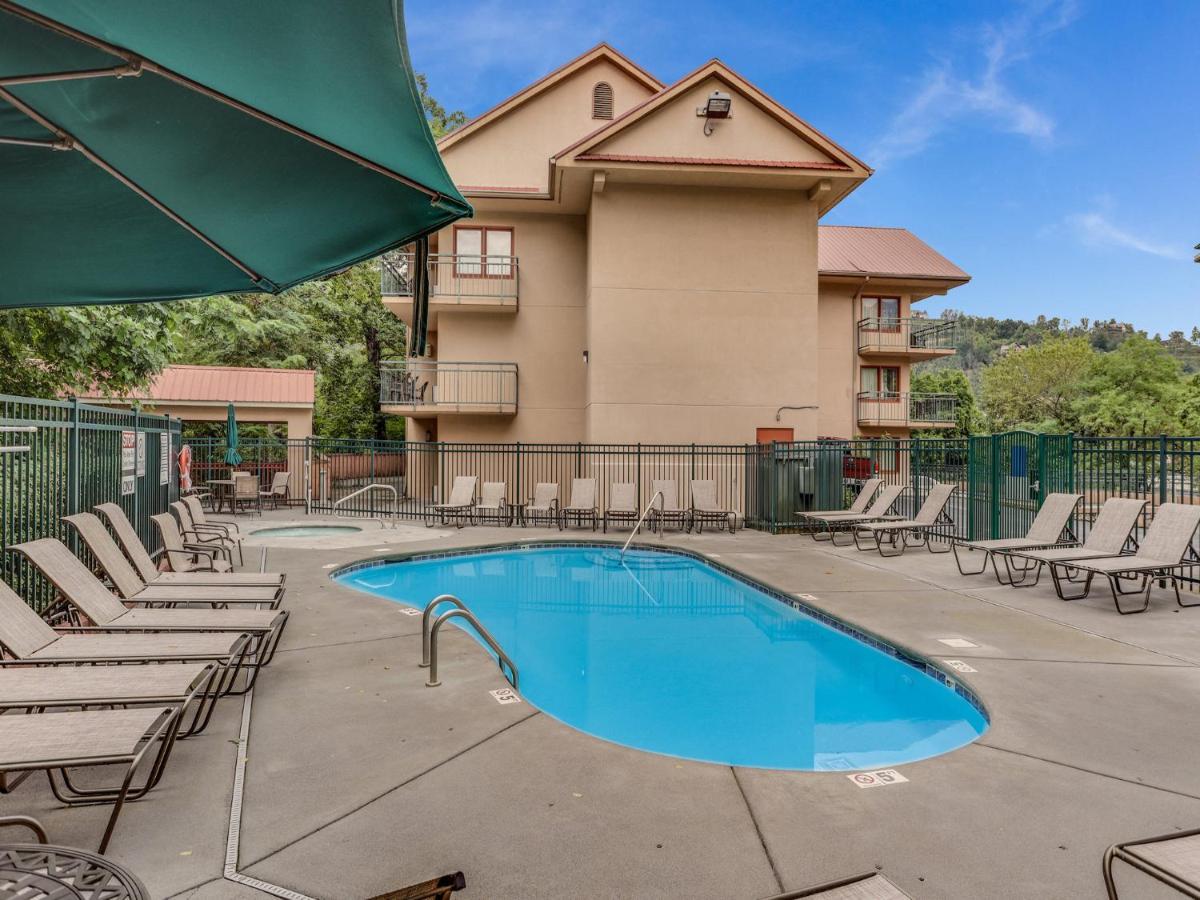 Downtown Delight, 2 Bedrooms, Pool, Hot Tub, Sleeps 6 Gatlinburg Bagian luar foto