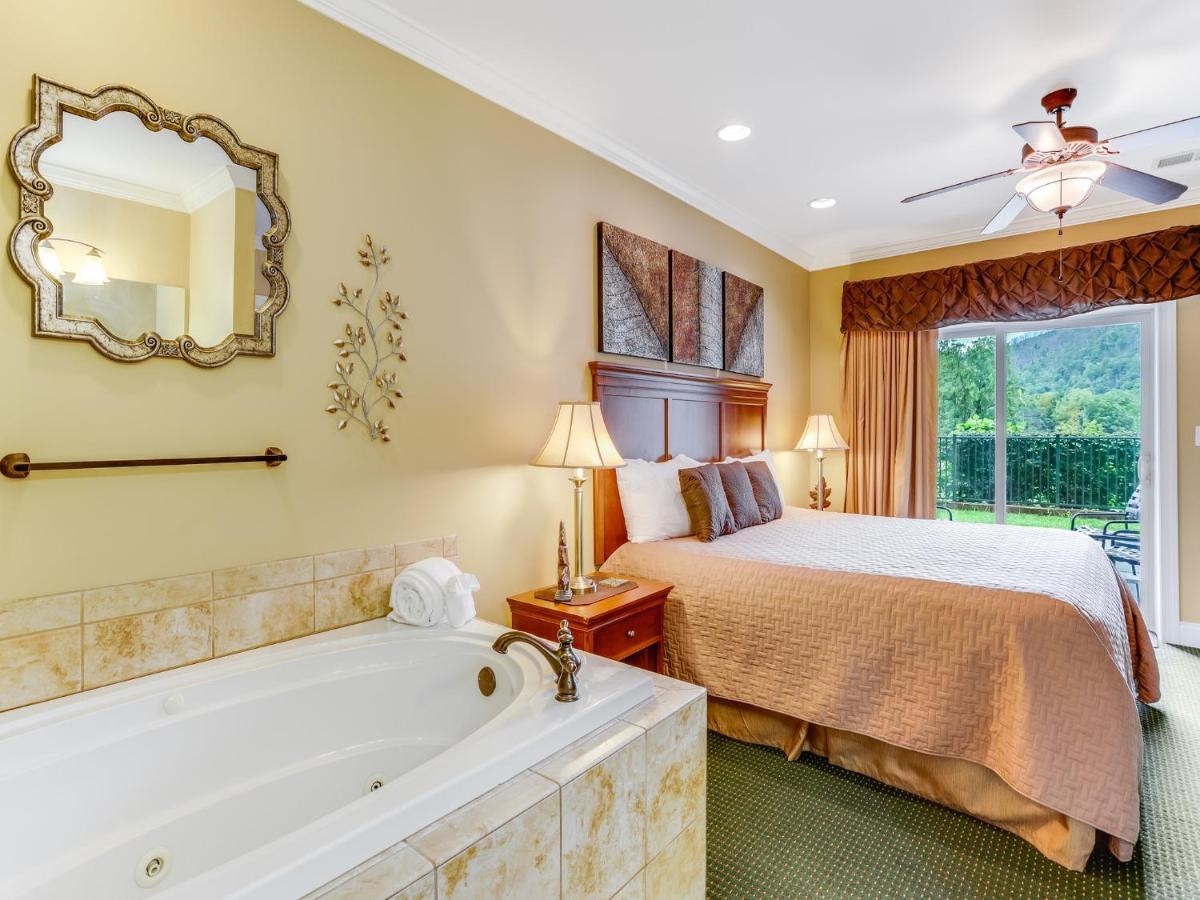 Downtown Delight, 2 Bedrooms, Pool, Hot Tub, Sleeps 6 Gatlinburg Bagian luar foto