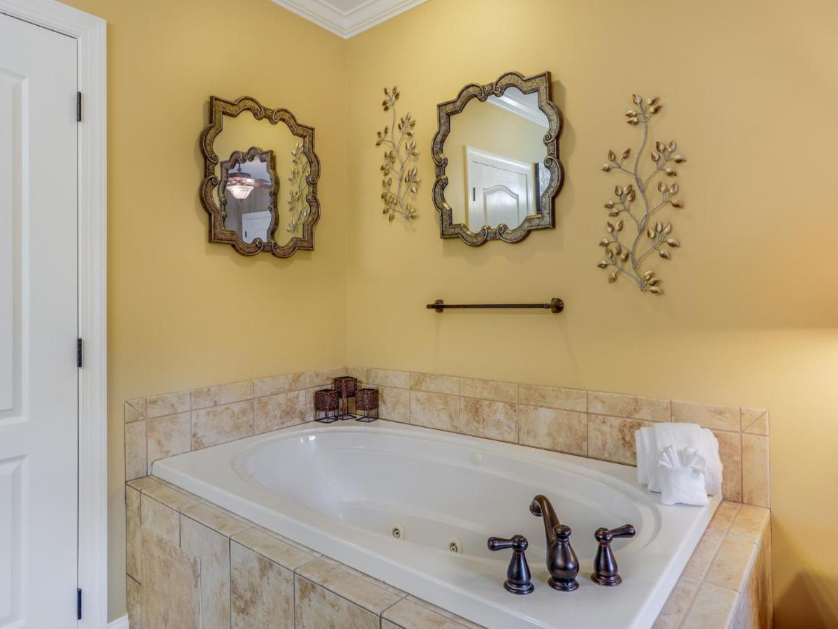 Downtown Delight, 2 Bedrooms, Pool, Hot Tub, Sleeps 6 Gatlinburg Bagian luar foto